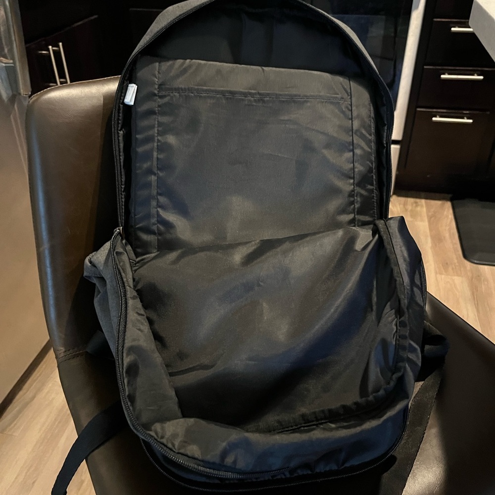 Grey Case Logic Backpack - Picture 3 of 5